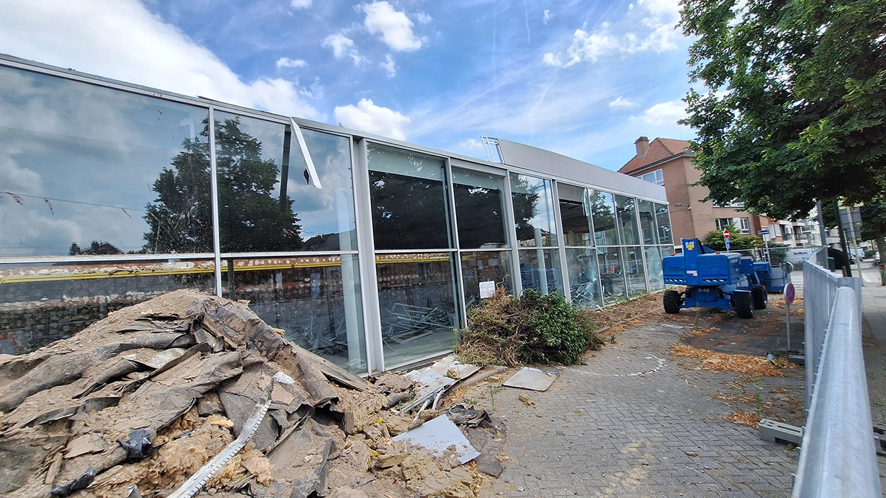 Façade vitrée avant démontage sur le chantier Stock-L à Woluwe-Saint-Pierre